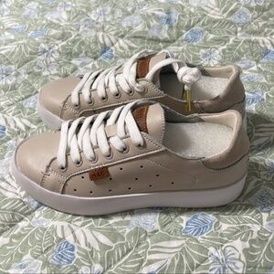 Musse & Cloud Cream Lace-Up Sneakers
